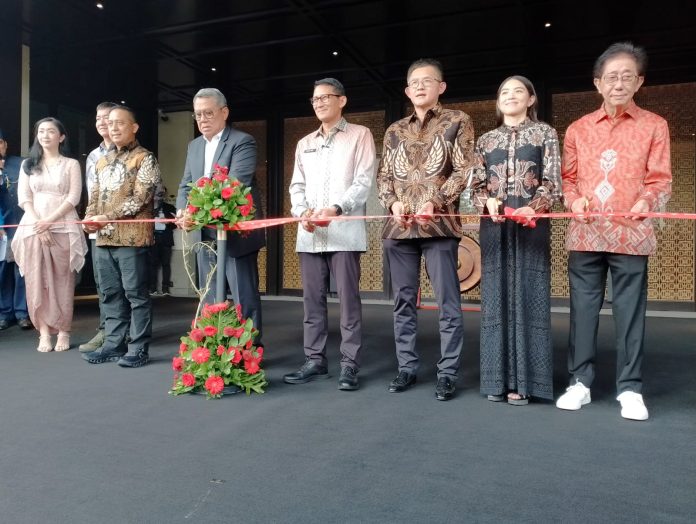 Hotel Tentrem Jakarta dirancang dengan sentuhan budaya Jawa tawarkan 200 kamar yang elegan, mulai dari tipe Deluxe hingga Presidential Suite.