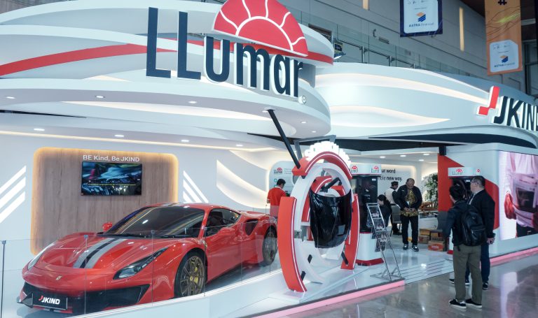 LLumar produk terbaru JKIND di pameran GIIAS 2024 dengan perlindungan tingkat tinggi terhadap cat mobil dengan teknologi canggih
