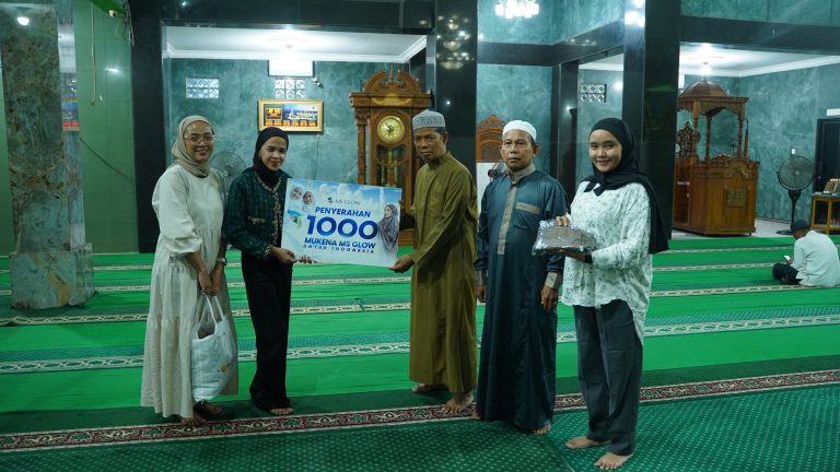 MS GLOW Beauty Berbagi 1000 Mukena untuk Masjid dan Musala