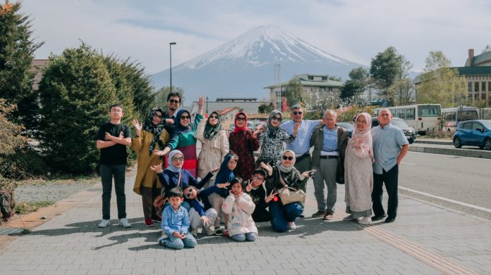 private trip jepang Howliday Travel