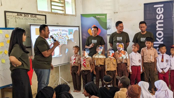 CSR Telkomsel dirancang untuk meningkatkan pertumbuhan ekonomi desa melalui pemanfaatan teknologi & solusi digital di wilayah pelosok negeri