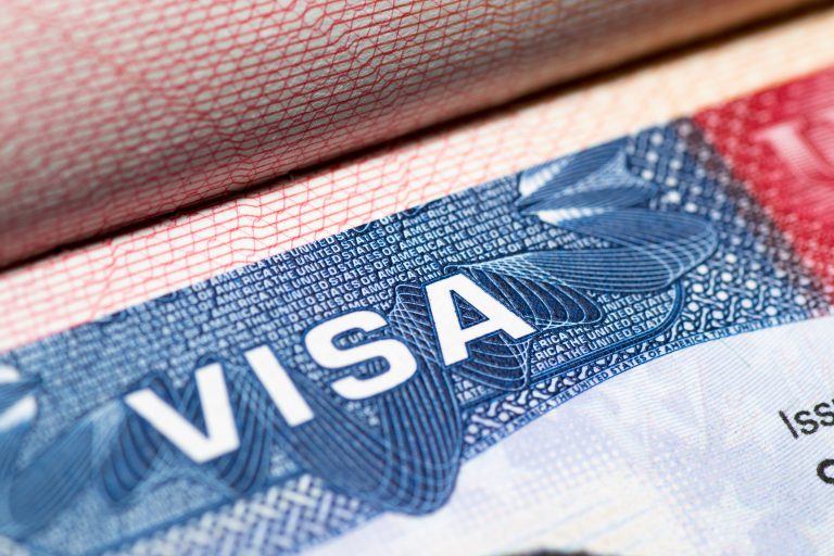 Golden visa memungkinkan WNA untuk mendapatkan izin tinggal yakni paling lama 5 atau 10 tahun, untuk melakukan penanaman modal investasi