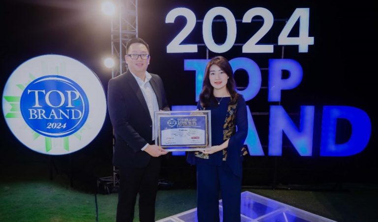 Collins baru saja dianugerahi penghargaan Top Brand Award 2024 dalam category Glazed/Topping. Berhasil masuk index Top Brand sejak tahun 2021