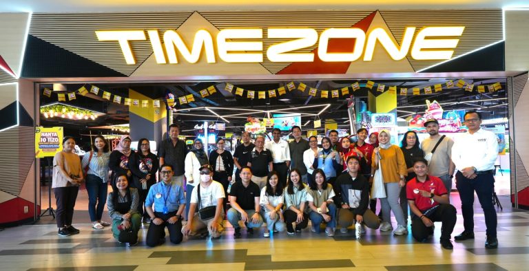Timezone Indonesia Rayakan Hari Lansia dengan Momen Bahagia Bersama Keluarga