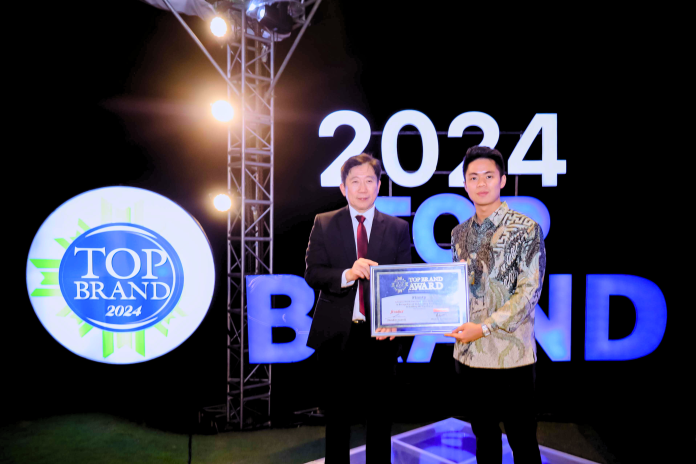 Flimty kembali meraih penghargaan Top Brand Award 2024 di kategori Health Care, Minuman Detox Usus/Diet Detox