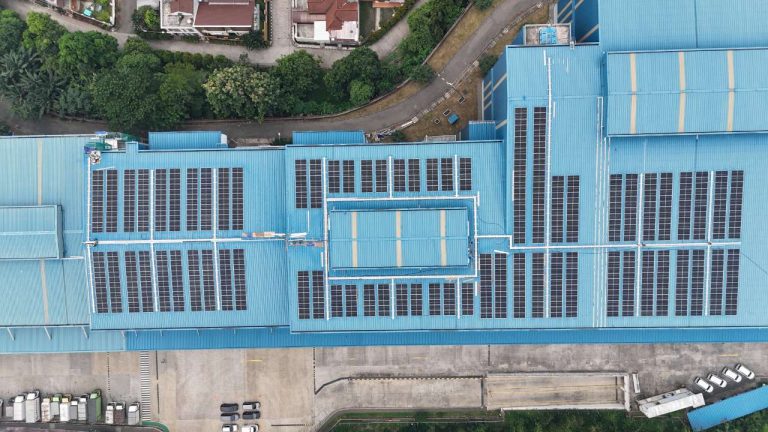 Sukses di Bali dan Bandung, Lazada Pasang Panel Surya di Gudang Logistik Cimanggis