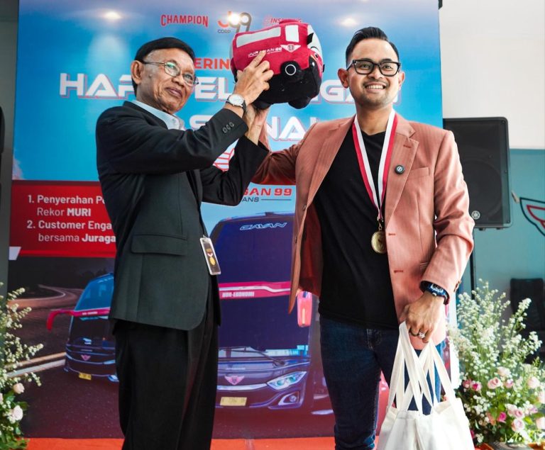 Peringati Hari Pelanggan Nasional, Juragan 99 Trans Berikan Kejutan Istimewa Bagi Para Penumpang Bus AKAP