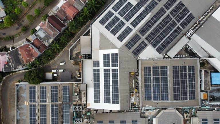 Gunakan Solar Panel, LMI Menghemat 8,5% Kebutuhan Listrik
