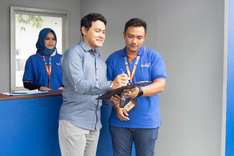 Diler Mobil Bekas Kini Bisa Beli Kendaraan Lelang Dengan Mudah