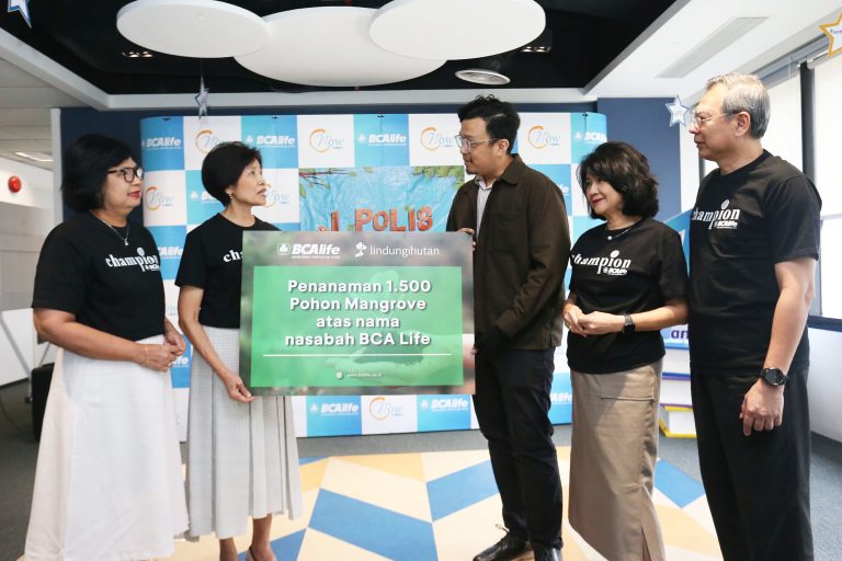 Tanam 1.500 Pohon Mangrove, BCA Life Dukung Keberlanjutan Pesisir Pantai