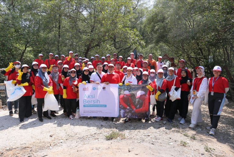 Yayasan WINGS Peduli Laksanakan Aksi Bersih Sungai Wonorejo Bersama Waste4Change