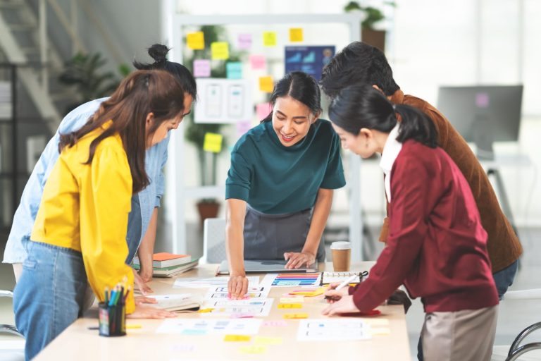 Dalam artikel ini Anda akan menemukan 7 strategi bisnis yang bisa langsung diterapkan agar bisnis tidak tertinggal di tengah persaingan...