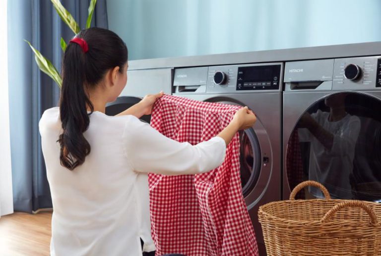 Fitur Modern Mesin Cuci Hitachi Bantu Emak-Emak Mencuci