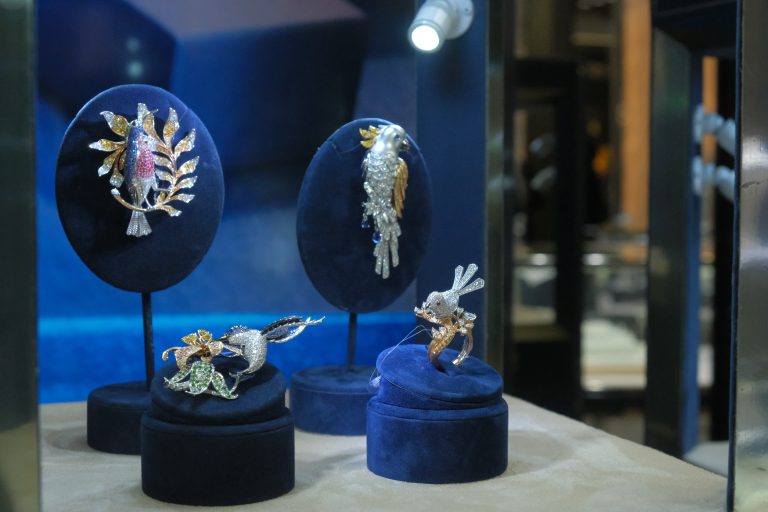 Mengeksplorasi Multifungsi Perhiasan dan Keunikan Signature Collections MONDIAL
