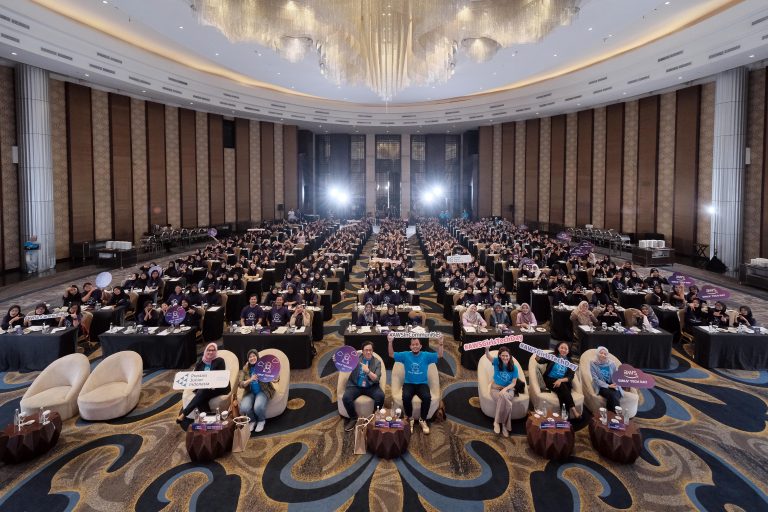 Tiga Perempuan Ahli Teknologi Berbagi Wawasan di AWS Girls’ Tech Day