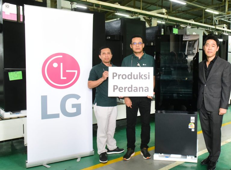LG Resmi Mulai Produksi Kulkas Premium Bottom Freezer InstaView Auto Ice Maker di Indonesia