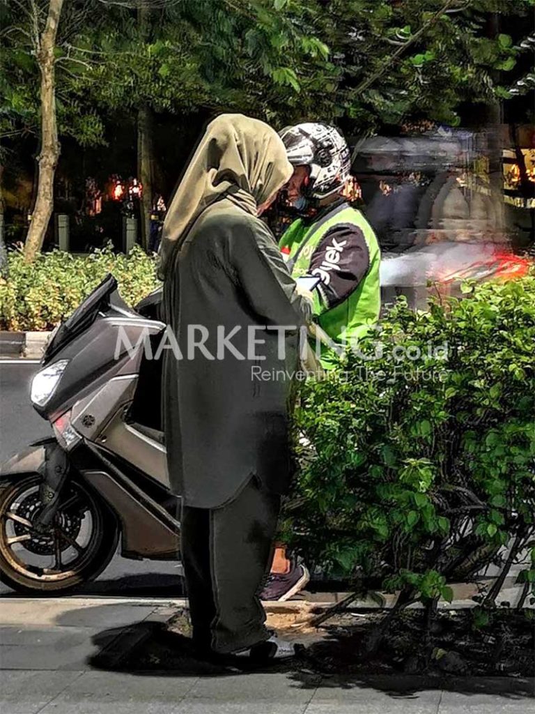 gojek, ojek online, transjakarta, BNI, busway, perekonomian, transportasi, angkutan kota, angkutan umum, bus, moda transportasi