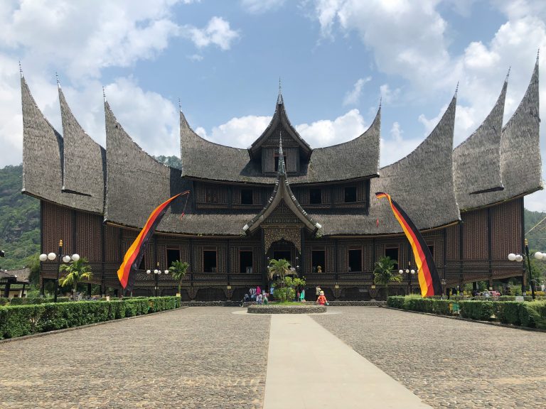 Padang Jadi Destinasi Wisata Paling Terjangkau di Indonesia Versi Agoda