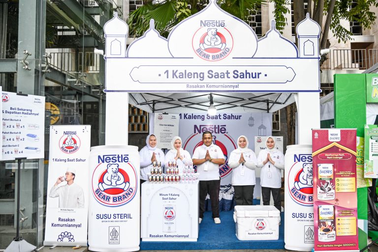 Jaga Stamina Puasa, BEAR BRAND Bagikan Ratusan Ribu Susu Steril