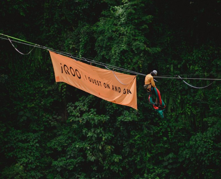 Highline Ekstrem di Tumpak Sewu: iQOO dan Pushing Panda Pecahkan Rekor