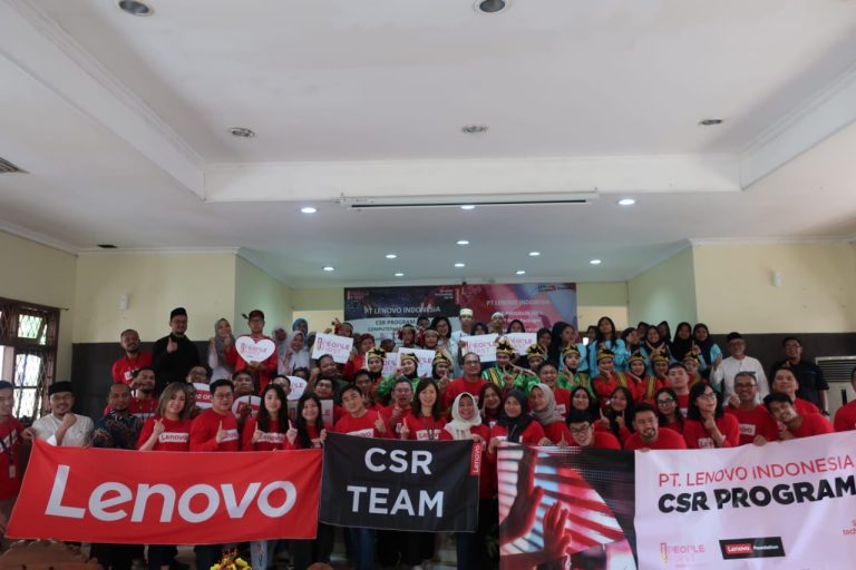 Lenovo Indonesia Donasikan Laptop dan Sembako untuk Sekolah dan Panti Asuhan di Jadetabek
