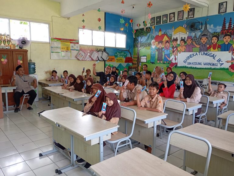Yili Indonesia Dairy Berbagi Kebahagiaan Ramadan dengan Ribuan Es Krim