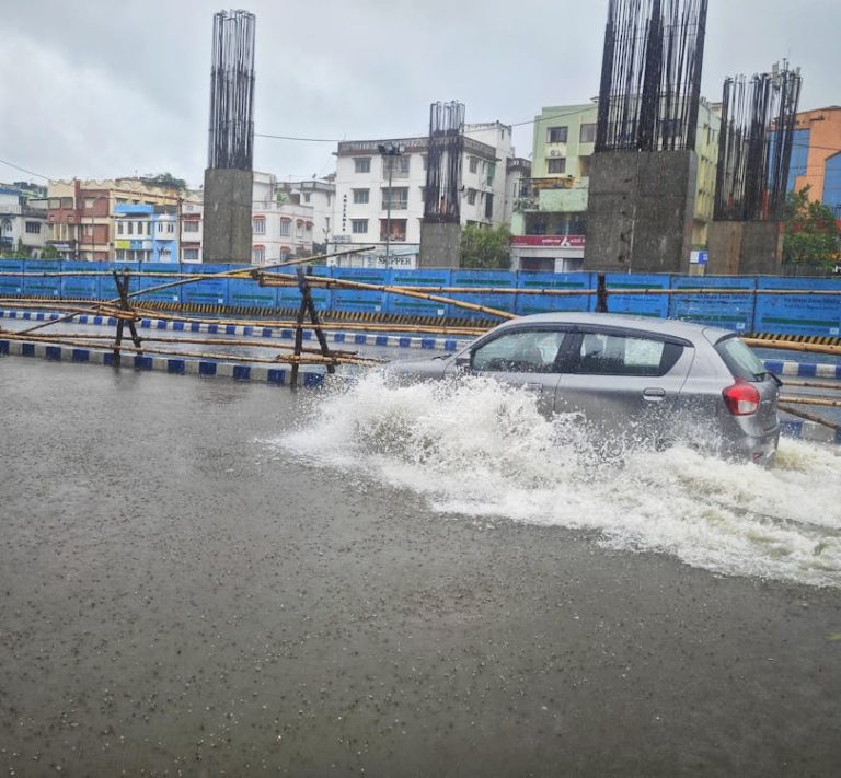 Banjir Landa Bodetabek, Risiko Kerusakan Mobil Meningkat: Ini Cara Perlindungannya