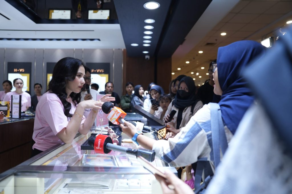 Dazzle Your Day with Prilly Latuconsina