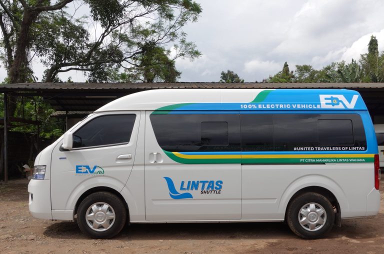 Inovasi Hijau, Lintas Shuttle Operasikan Shuttle Listrik di Bandung
