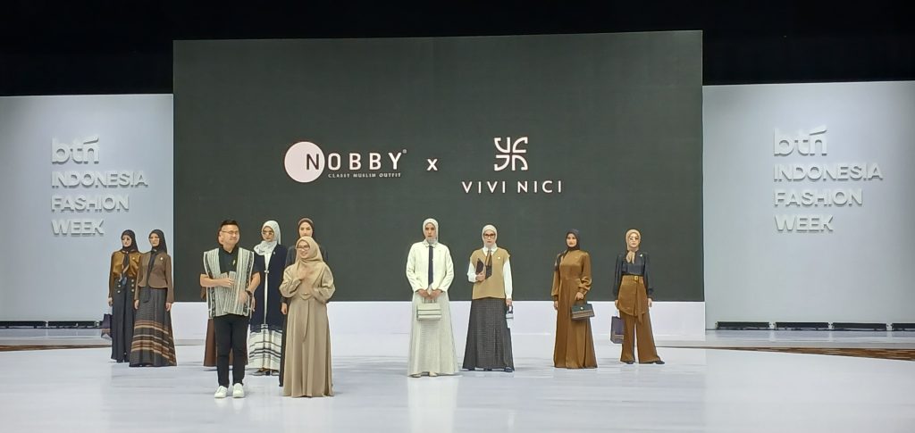 Nobby X Vivi nici, modest fashion Indonesia, fashion muslim modern, Indonesia Fashion Week 2025, koleksi terbaru NOBBY, NOBBY x Vivi Nici, brand fashion muslim Indonesia, tas modest wear, promo IFW 2025 