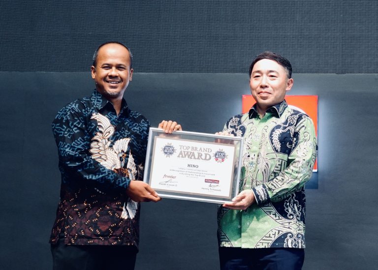 Dipercaya Konsumen, Hino Jadi Top Brand dan  Masuk Elite Top Brand 100