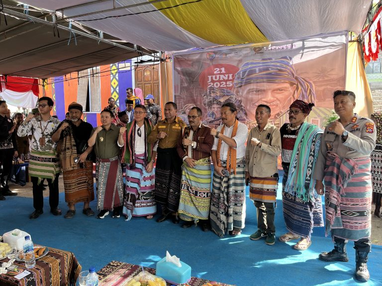 Propan Raya Hadirkan Warna Tenun Alor di Umapura
