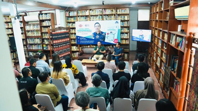 Buku “Gagal, Kebal, Fenomenal: Seni Cari Nama untuk Profesional”
