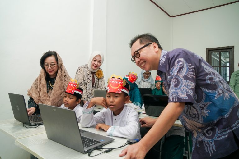 McDonald’s Donasikan Furnitur untuk Wujudkan Ruang Belajar Nyaman