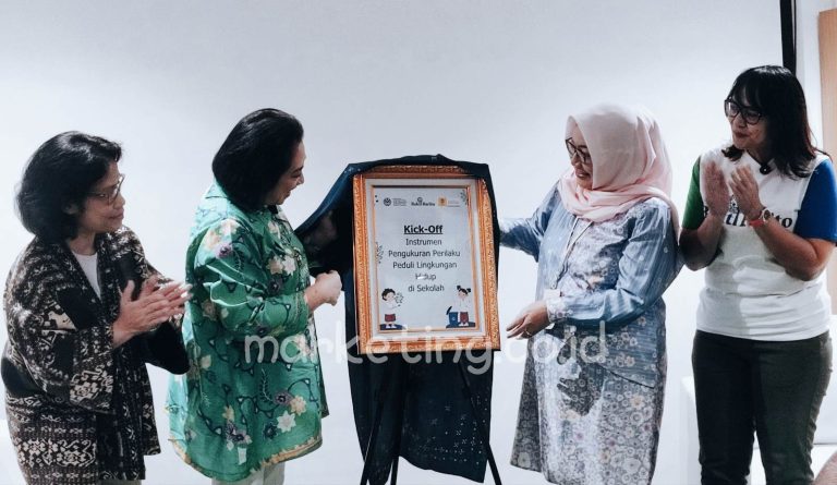 Bakti Barito & UI Uji Alat Ukur Lingkungan di Sekolah