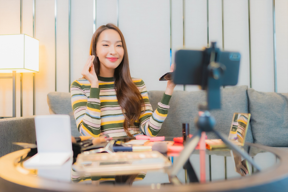 Strategi YSL Beauty Menjaga Aura Kemewahan di Era Interaktif (Ilustrasi: Freepik.com)