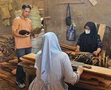 Dari Sukabumi ke Dunia: Kisah UMKM Kayu Queenra