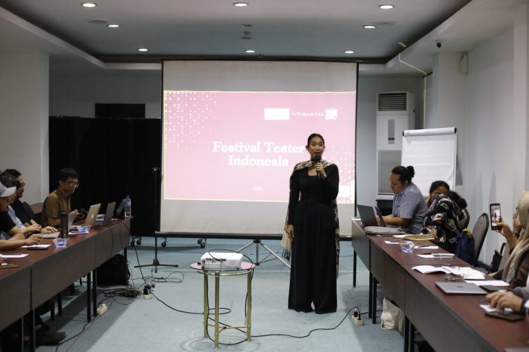 founder Titimangsa Happy Salma
