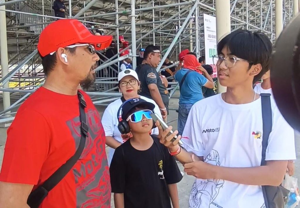 Hilal Anargya Prasetyo, siswa kelas XI Jurusan Broadcast TV SMK Budi Luhur, Ciledug, Kota Tangerang mendapat kesempatan istimewa untuk terlibat langsung dalam kegiatan learning, reporting, dan content making di ajang MotoGP Mandalika 2025.