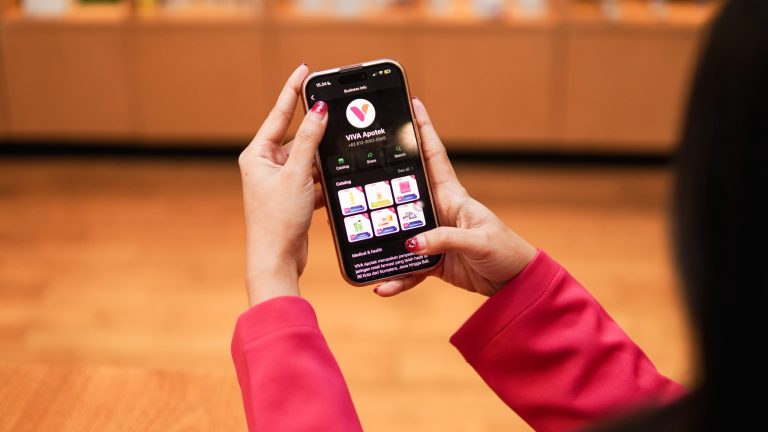 VIVA Apotek Luncurkan WhatsApp Commerce Express 1 Jam