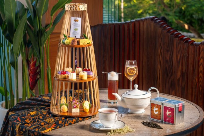 Ritz-Carlton Lounge & Bar bali The Ritz-Carlton Bali, Art and Dine, Galeri Zen1, Nyoman Sujana Kenyem, seni Bali, pameran seni Bali, afternoon tea Bali, hotel mewah Nusa Dua, budaya Bali, acara seni Bali