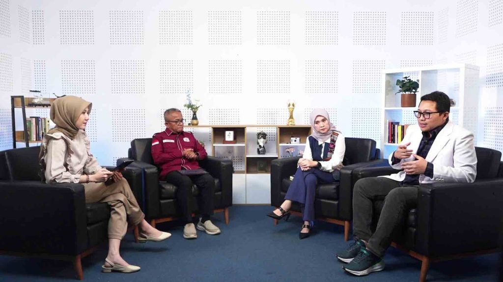 swamedikasi, APSMI Summit 2025,  self-care dalam Kesehatan, swamedikasi, APSMI Summit 2025, self-care dalam kesehatan, kesehatan digital, BPOM, Konimex, WHO, kesehatan Asia Pasifik, self-medication, Universal Health Coverage, Rachmadi Joesoef, Ketua APSMI, CEO PT Konimex, Self-CARER, literasi kesehatan digital, e-farmasi, e-labeling