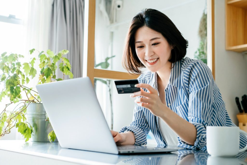 Dengan berbagai promo besar, voucher menarik, dan layanan yang memudahkan, Watsons 11.11 Super Sale 2025 menjadi momen terbaik untuk berbelanja kebutuhan kecantikan dan kesehatan menjelang akhir tahun.