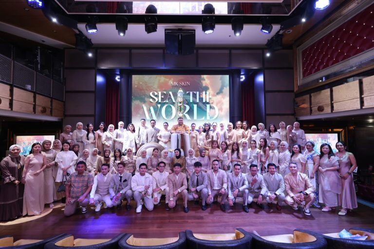 ​Bikin Glowing Sekelas Sultan, MK SKIN Resmi Luncurkan Gold Makeup Series di Kapal Pesiar Mewah