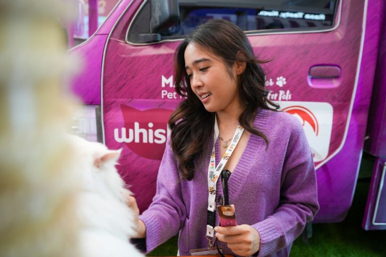 WHISKAS Bagi-Bagi Ratusan Ribu Makanan Kucing di RI